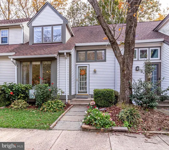 10042 Beacon Pond Ln, Burke, Virginia 22015