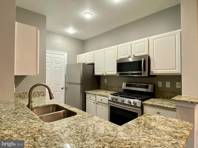 21164 Domain Ter, Sterling, Virginia 20165