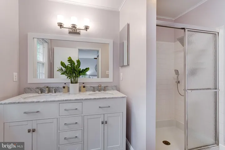 7187 Lake Cove Dr, Alexandria, Virginia 22315