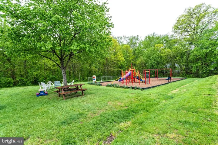 7187 Lake Cove Dr, Alexandria, Virginia 22315