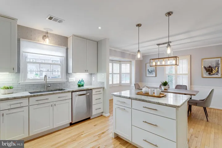 7187 Lake Cove Dr, Alexandria, Virginia 22315