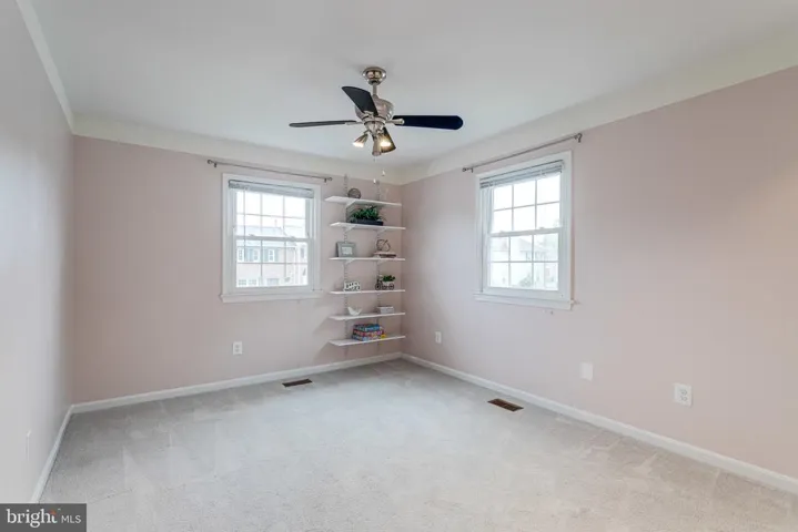 7187 Lake Cove Dr, Alexandria, Virginia 22315