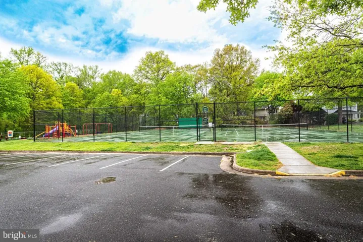 7187 Lake Cove Dr, Alexandria, Virginia 22315