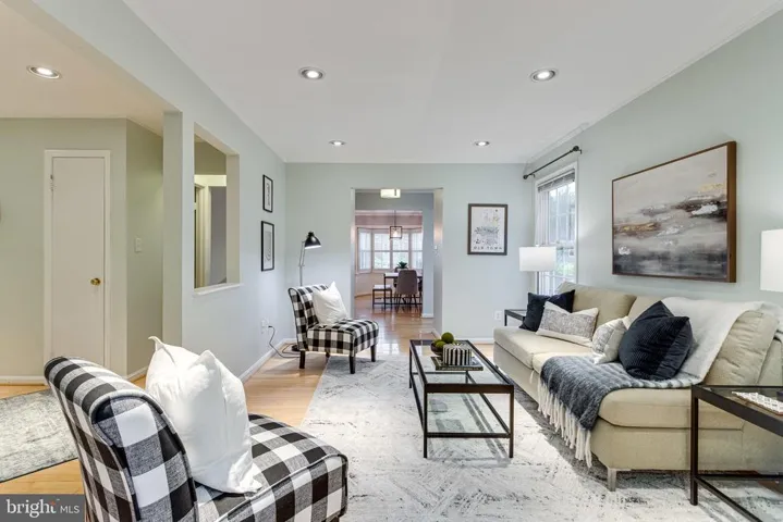 7187 Lake Cove Dr, Alexandria, Virginia 22315