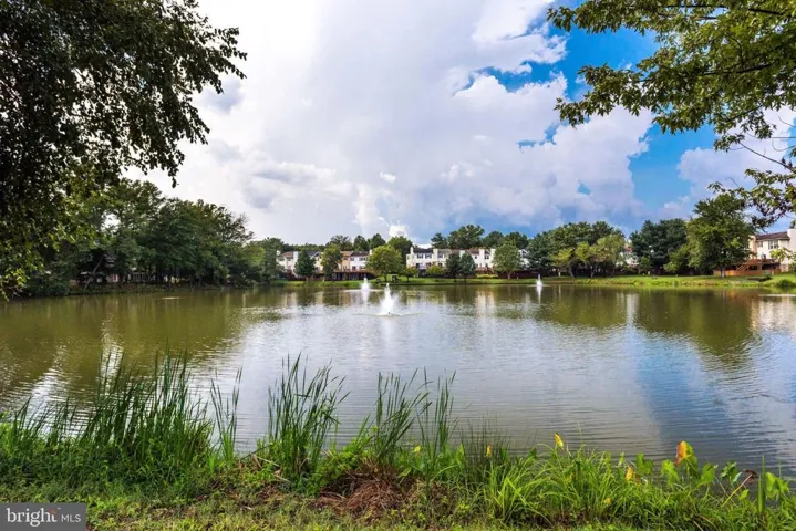 7187 Lake Cove Dr, Alexandria, Virginia 22315