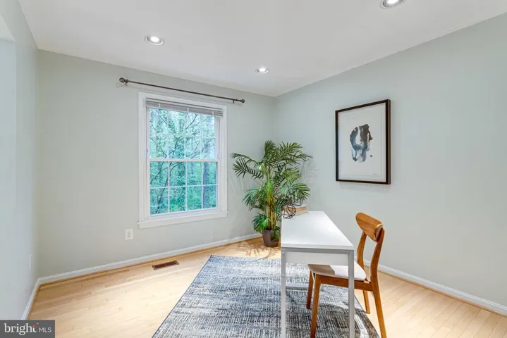 7187 Lake Cove Dr, Alexandria, Virginia 22315