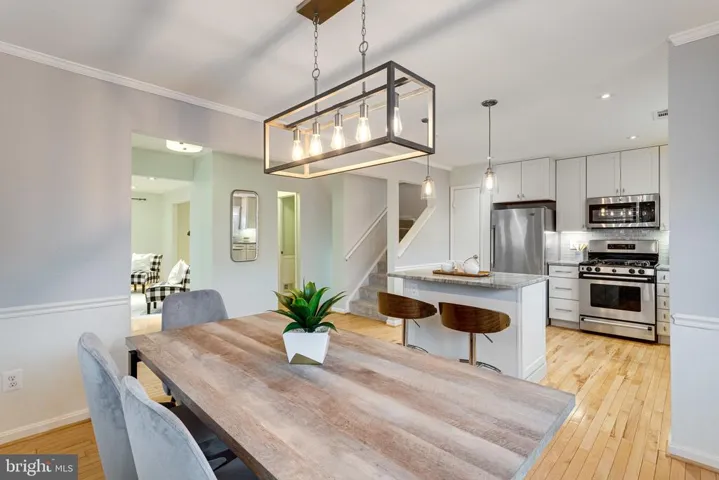7187 Lake Cove Dr, Alexandria, Virginia 22315