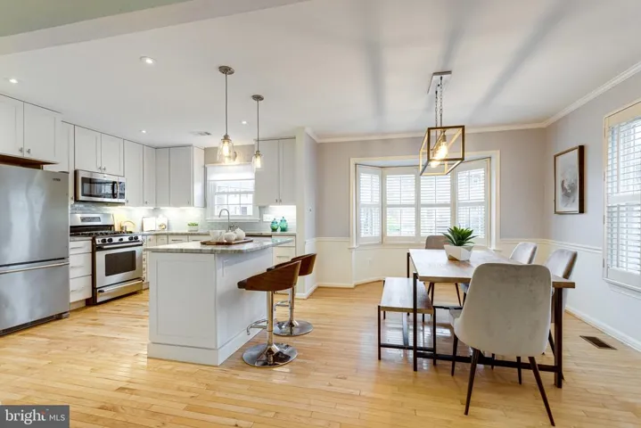 7187 Lake Cove Dr, Alexandria, Virginia 22315