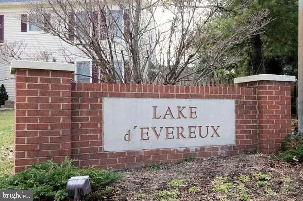 7187 Lake Cove Dr, Alexandria, Virginia 22315