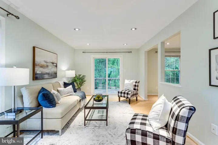 7187 Lake Cove Dr, Alexandria, Virginia 22315