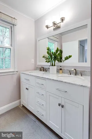 7187 Lake Cove Dr, Alexandria, Virginia 22315