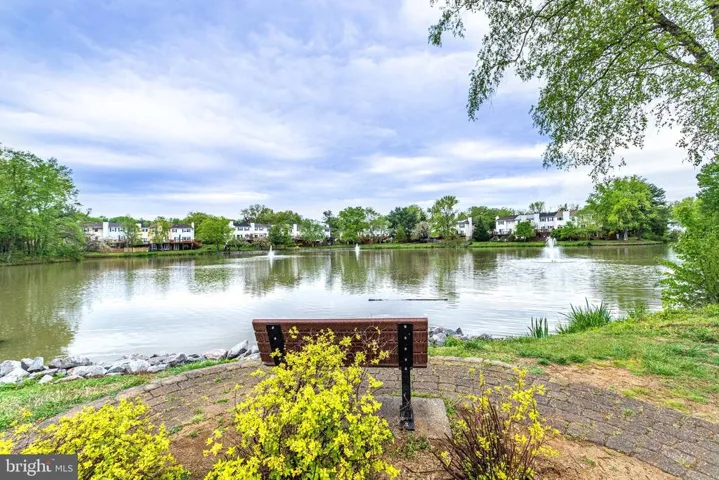 7187 Lake Cove Dr, Alexandria, Virginia 22315