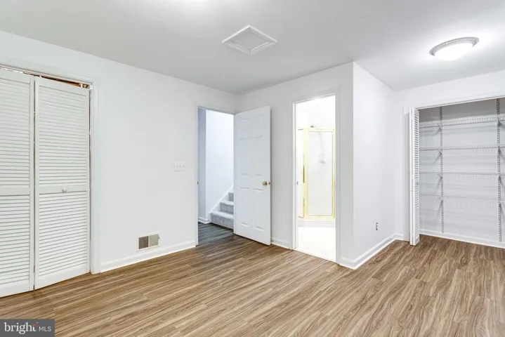 7187 Lake Cove Dr, Alexandria, Virginia 22315