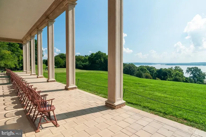 7187 Lake Cove Dr, Alexandria, Virginia 22315