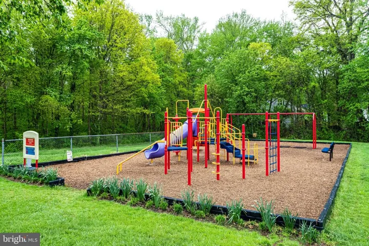 7187 Lake Cove Dr, Alexandria, Virginia 22315