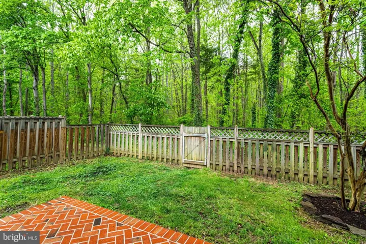 7187 Lake Cove Dr, Alexandria, Virginia 22315