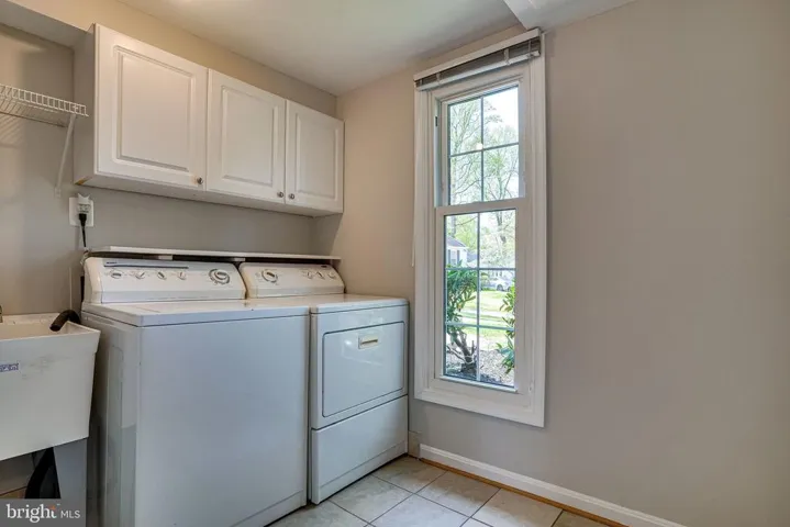 5924 Crossin Ct, Burke, Virginia 22015