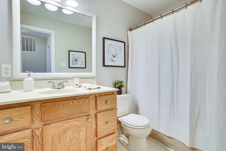 5924 Crossin Ct, Burke, Virginia 22015