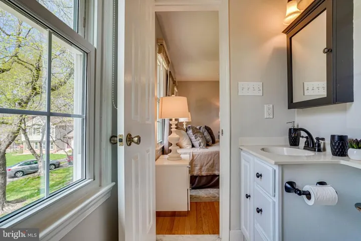 5924 Crossin Ct, Burke, Virginia 22015