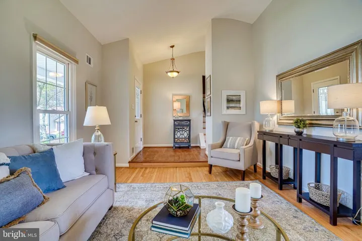 5924 Crossin Ct, Burke, Virginia 22015