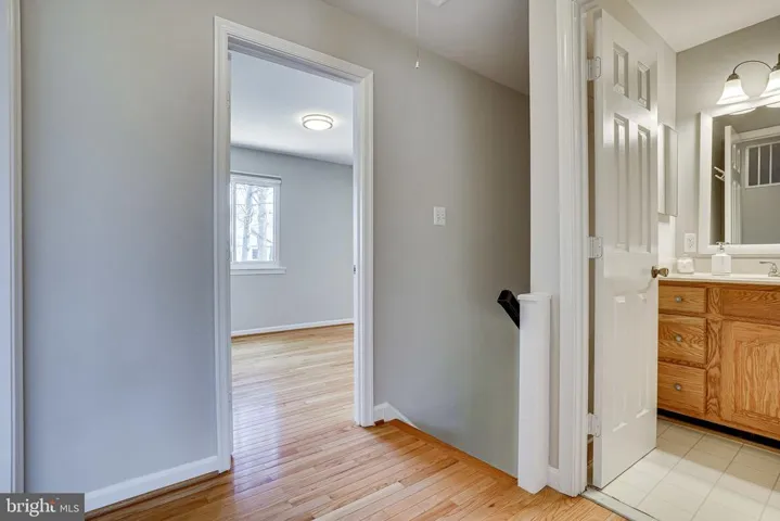 5924 Crossin Ct, Burke, Virginia 22015