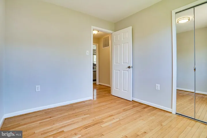5924 Crossin Ct, Burke, Virginia 22015