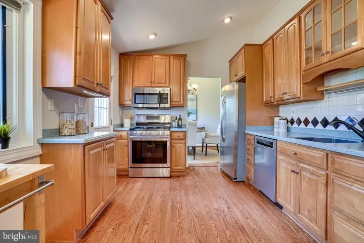 5924 Crossin Ct, Burke, Virginia 22015