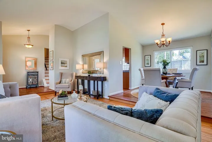 5924 Crossin Ct, Burke, Virginia 22015