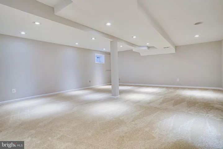 5924 Crossin Ct, Burke, Virginia 22015
