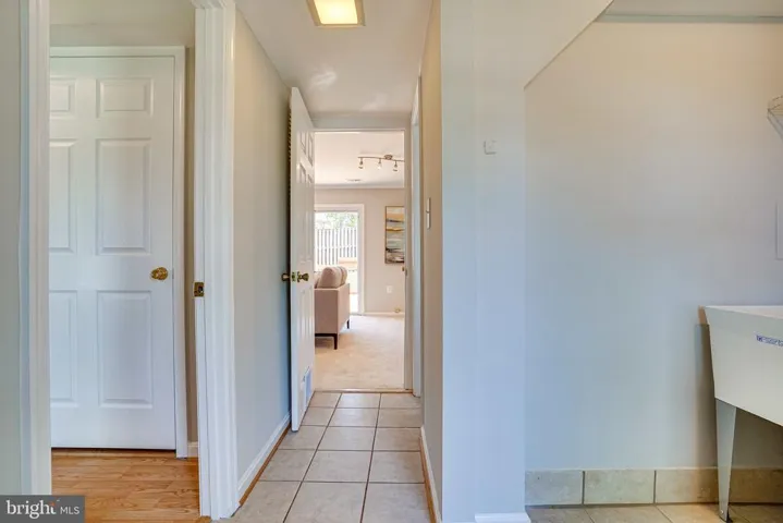 5924 Crossin Ct, Burke, Virginia 22015
