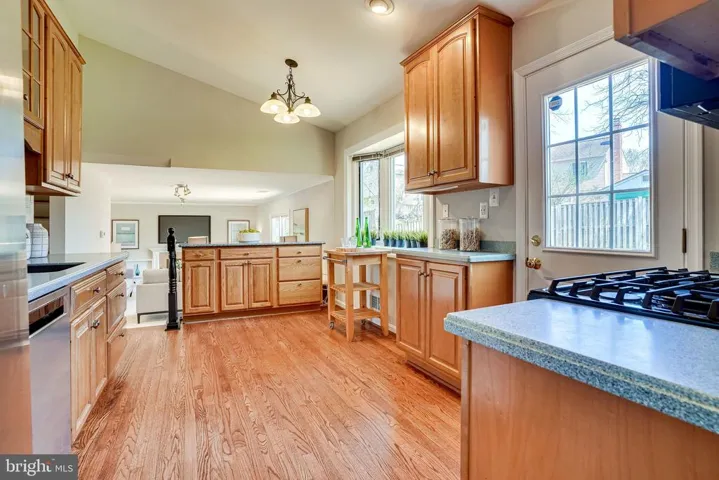 5924 Crossin Ct, Burke, Virginia 22015