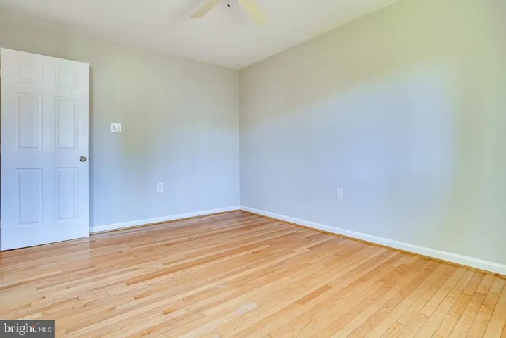5924 Crossin Ct, Burke, Virginia 22015