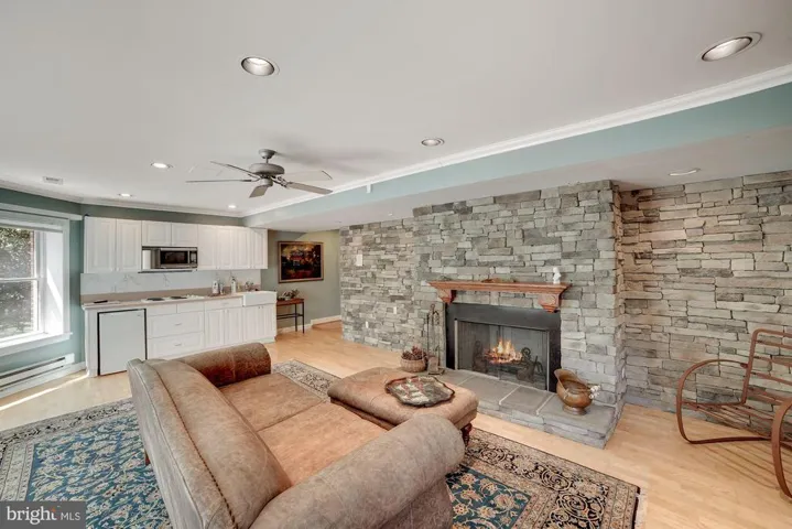 7617 Helena Dr, Falls Church, Virginia 22043