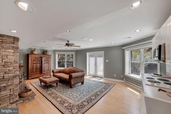 7617 Helena Dr, Falls Church, Virginia 22043
