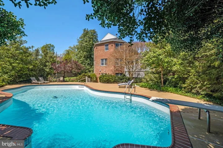 7617 Helena Dr, Falls Church, Virginia 22043