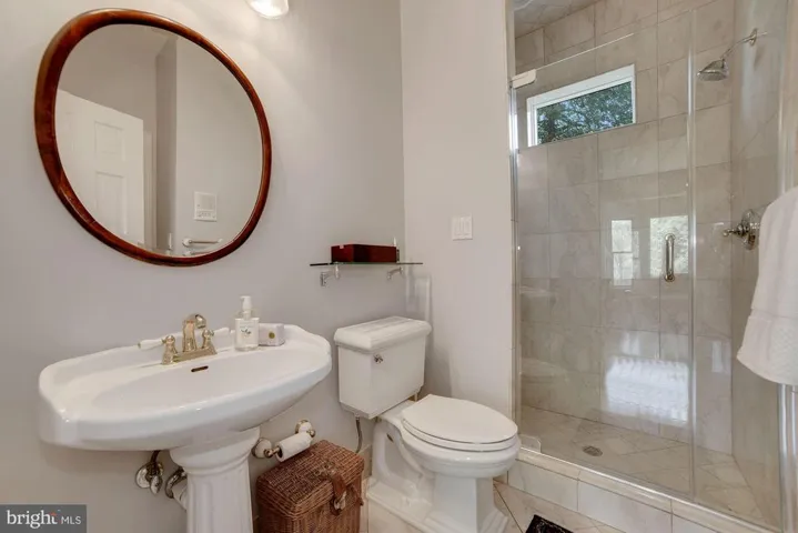 7617 Helena Dr, Falls Church, Virginia 22043