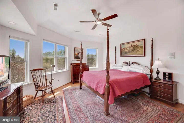 7617 Helena Dr, Falls Church, Virginia 22043