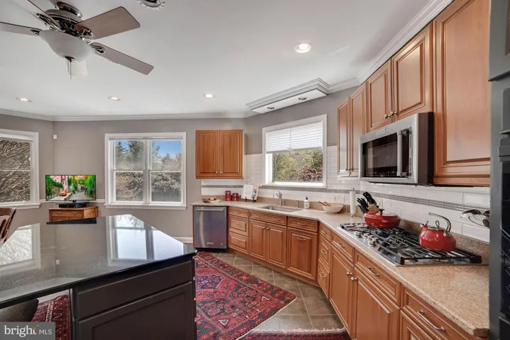 7617 Helena Dr, Falls Church, Virginia 22043