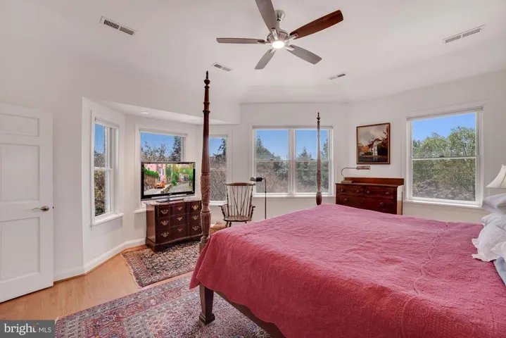 7617 Helena Dr, Falls Church, Virginia 22043
