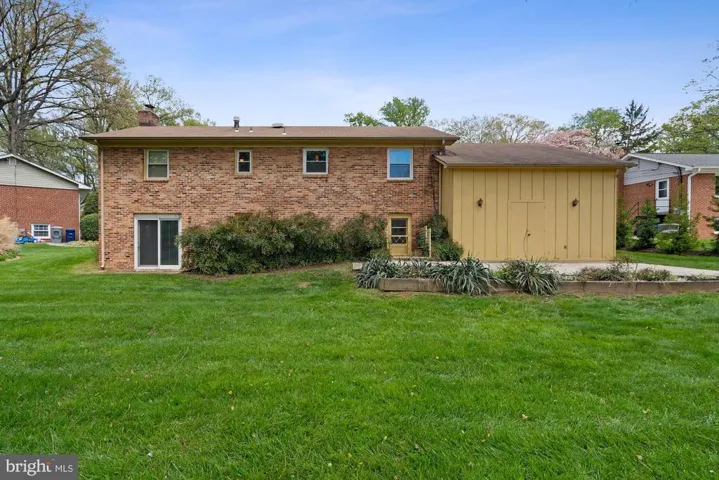 2534 Roswell Ct, Falls Church, Virginia 22043