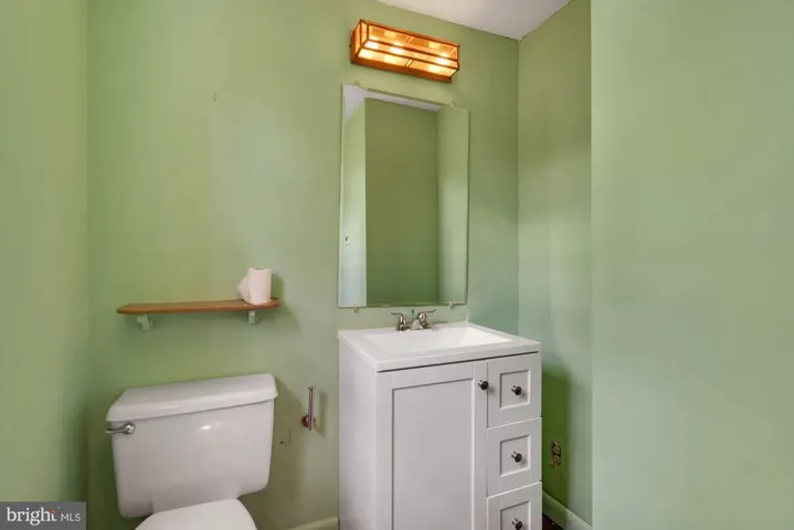 2534 Roswell Ct, Falls Church, Virginia 22043
