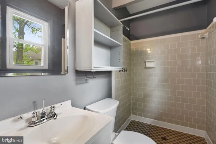 2534 Roswell Ct, Falls Church, Virginia 22043