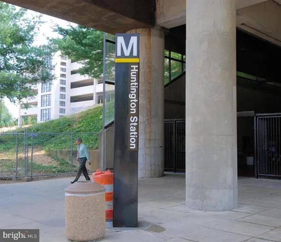 6631 Wakefield Dr #702, Alexandria, Virginia 22307