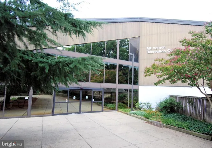 6631 Wakefield Dr #702, Alexandria, Virginia 22307