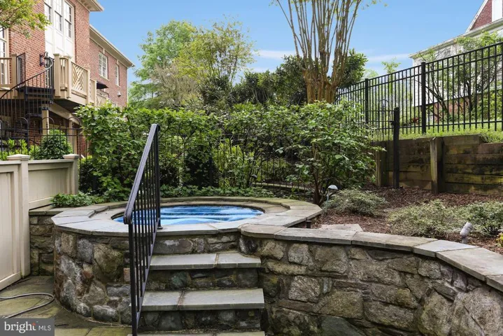 3818 N Randolph Ct, Arlington, Virginia 22207