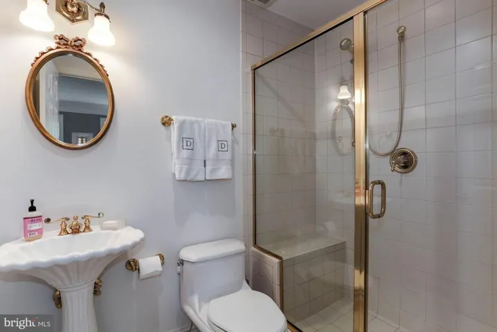 3818 N Randolph Ct, Arlington, Virginia 22207