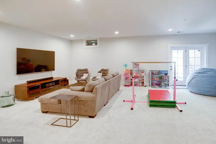 17100 Gullwing Dr, Dumfries, Virginia 22026