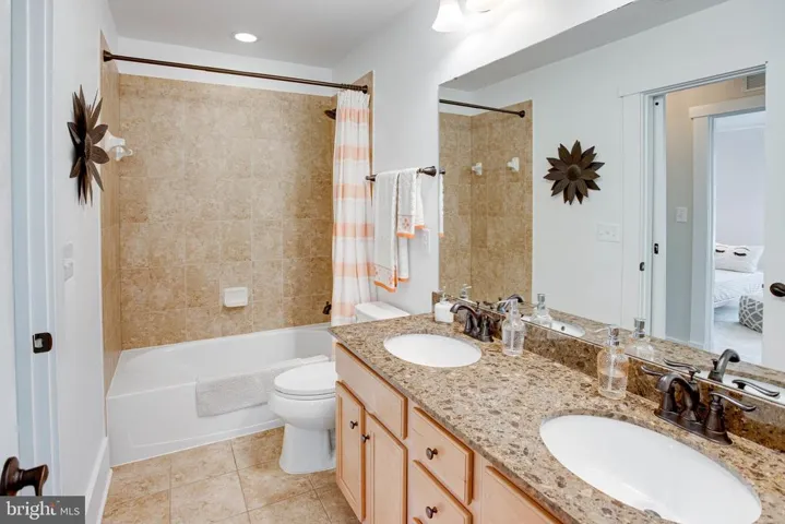 17100 Gullwing Dr, Dumfries, Virginia 22026