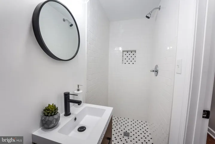 1602 W St Ne, Washington, District of Columbia 20018
