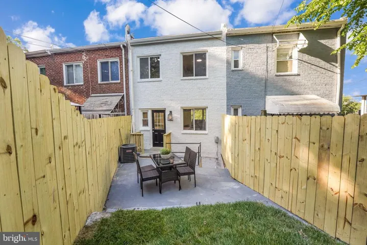 1602 W St Ne, Washington, District of Columbia 20018